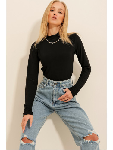 Trend Alaçatı Stili Women's Black High Collar Basic Crop Blouse