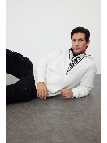 Trendyol Ecru Oversize/Wide Cut Fleece Sweatshirt with Text Printed Inside Zipper
