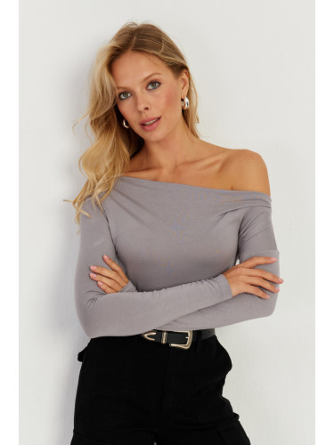 Cool & Sexy Women's Gray Boat Neck Blouse