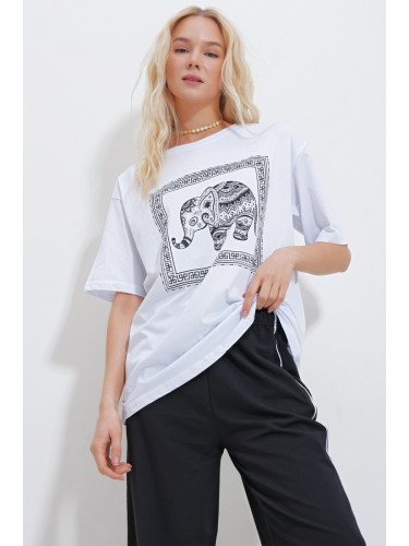Trend Alaçatı Stili Women's White Crew Neck Stoned Elephant Printed Oversize T-Shirt
