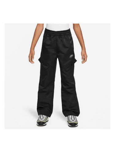ДЕТСКО ДОЛНИЩЕ ЗА МОМИЧЕ NIKE NSW PANT NVLTY CAPSULE ЧЕРНО