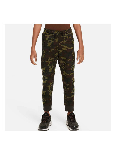 ДЕТСКО ДОЛНИЩЕ ЗА МОМЧЕ NIKE NSW TCH FLC CAMO BOTTOM ЧЕРНО/ТЪМНОЗЕЛЕНО