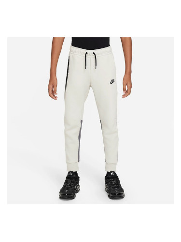 ДЕТСКО ДОЛНИЩЕ ЗА МОМЧЕ NIKE NSW TECH FLC PANT БЕЖОВО/ТЪМНОСИВО