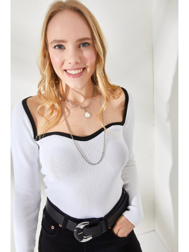 Olalook Women's White Black Kiss Collar Crop Knitwear Blouse