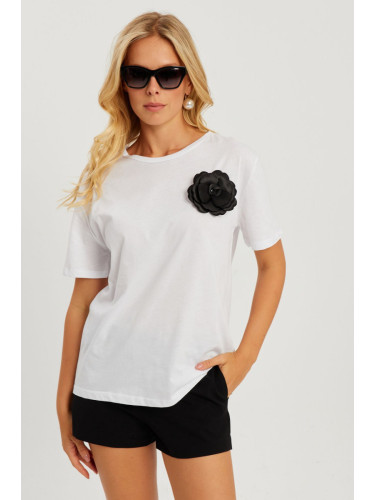 Cool & Sexy Women's White T-Shirt with Rose Accessories