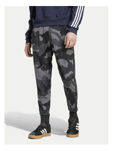 adidas Долнище анцуг Seasonal Essentials Camouflage IY6636 Сив Regular Fit