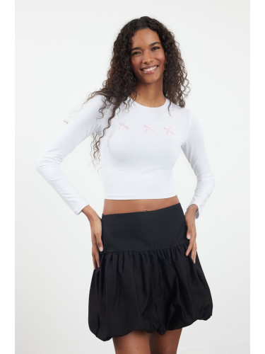 Trendyol White Bow Detailed Crop/Short Slim/Fitting Knitted Blouse