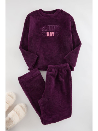 Trendyol Curve Purple Slogan and Heart Plush/Wellsoft Knitted Pajama Set