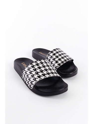 Capone Outfitters Women's Slippers