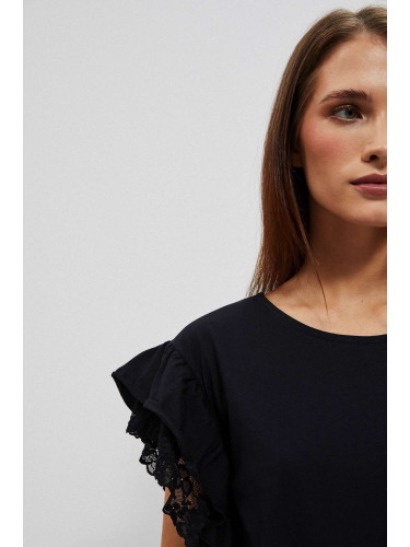 Blouse with ruffles on the shoulders