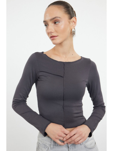 Trendyol Anthracite Viscose Soft Touch Fitted/Fits the Body Piping Detailed Crop Flexible Knitted Blouse