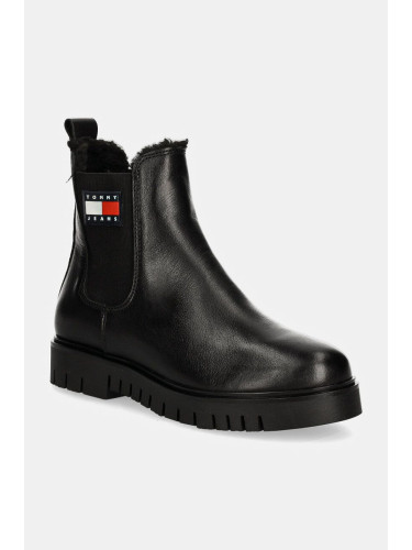 Кожени боти челси Tommy Jeans TJW CHELSEA BOOT WL в черно с равна подметка с изолация EN0EN02626