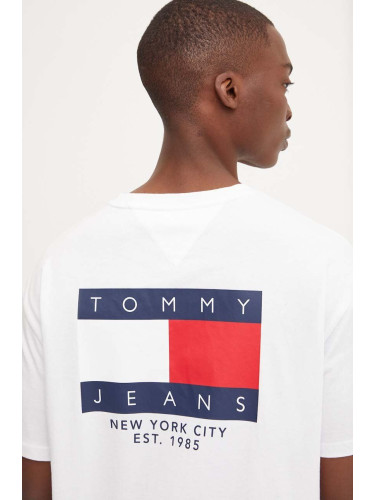 Памучна тениска Tommy Jeans в бяло с принт DM0DM19695