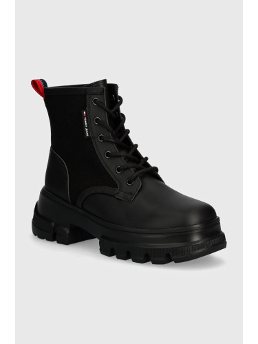 Боти Tommy Jeans TJW CHUNKY LACE UP BOOT MIX MAT в черно с платформа EN0EN02554