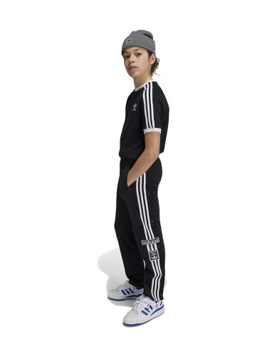 Детска памучна тениска adidas Originals 3STRIPES TEE в черно с апликация IX7626