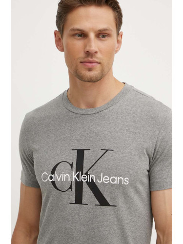 Памучна тениска Calvin Klein Jeans в сиво с принт J30J320935