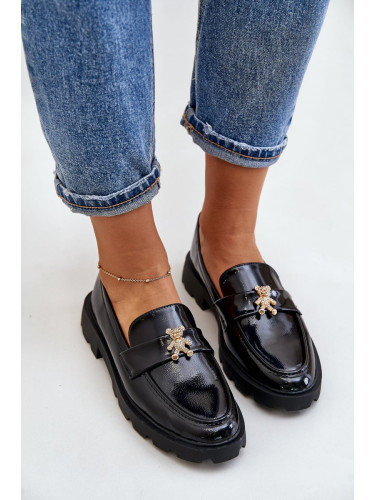 Patent leather women's moccasins with a black bear Kaithra