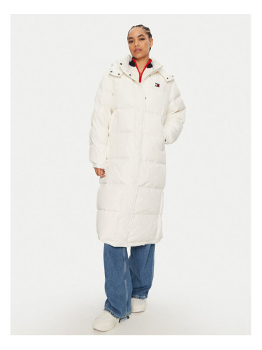 Tommy Jeans Зимно палто Alaska DW0DW18860 Бял Regular Fit