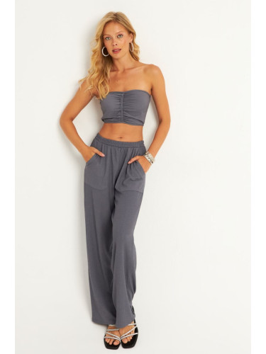 Cool & Sexy Women's Gray Bottom-Top Sweater Suit