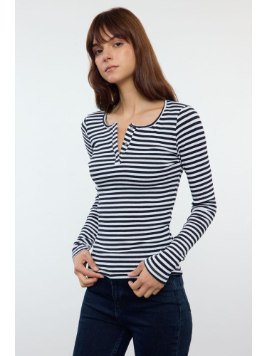 Trendyol Navy Blue Striped Snap Fastener Fitted Flexible Knitted Blouse