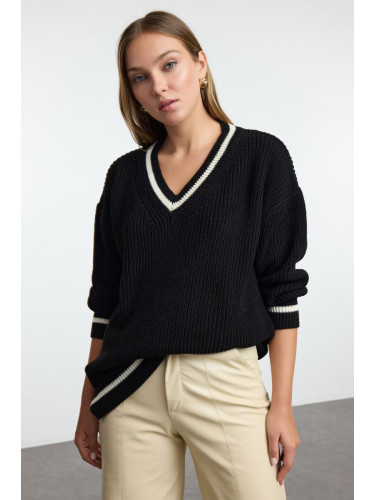 Trendyol Black Wide Pattern V Neck Knitted Sweater