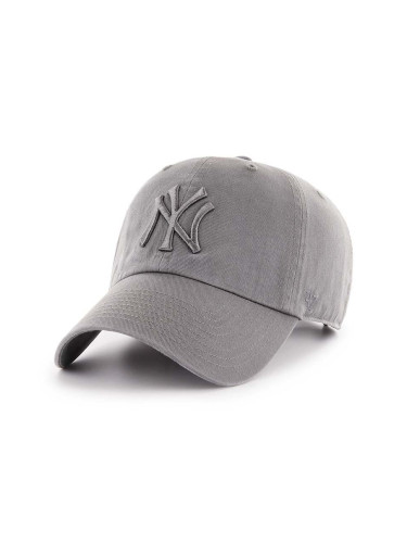 Памучна шапка с козирка 47 brand MLB New York Yankees в сиво с апликация  B-RGW17GWSNL-DY