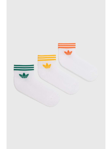 Чорапи adidas Originals (3 чифта) в бяло IX7521