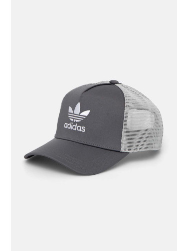 Шапка с козирка adidas Originals в сиво с апликация IX9683