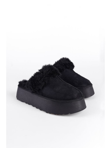 Capone Outfitters Furry Closed Toe Women's Slippers